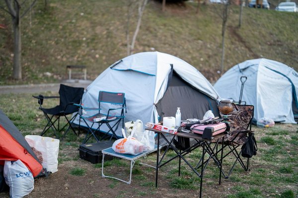 Les Pour et Contre des Agences de Voyage en Ligne : Explorer les Bénéfices et les Risques